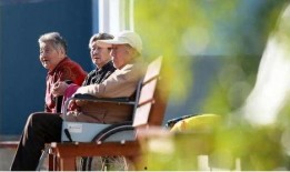 外国退休军医爆料视频,军中不为人知的退休生活与真相